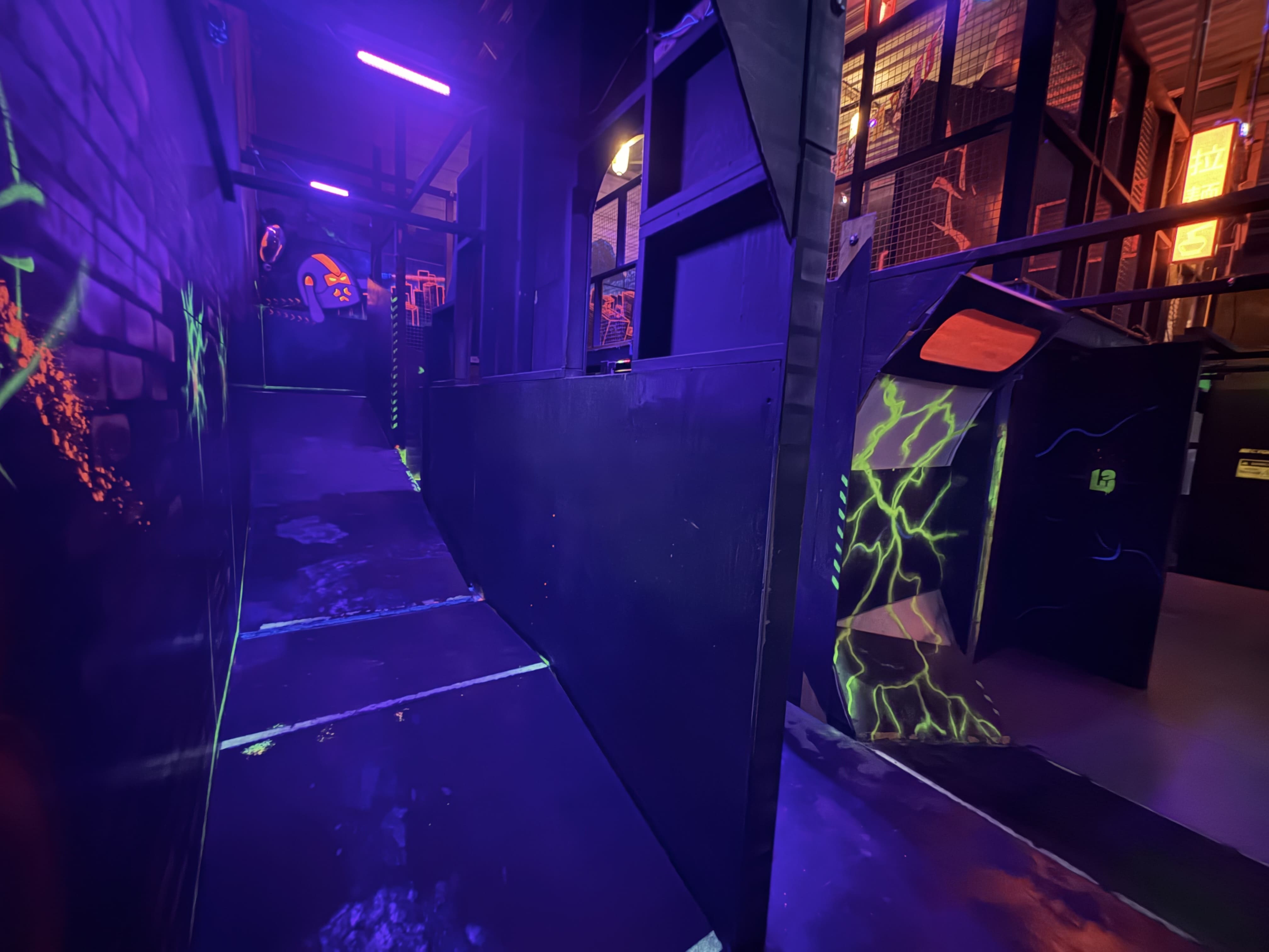 Terrain de laser game de 320 m² sur deux niveaux à Voglans
